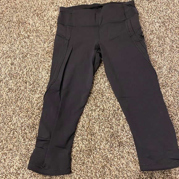 Never Worn! Lululemon crop leggings - Picture 4 of 6